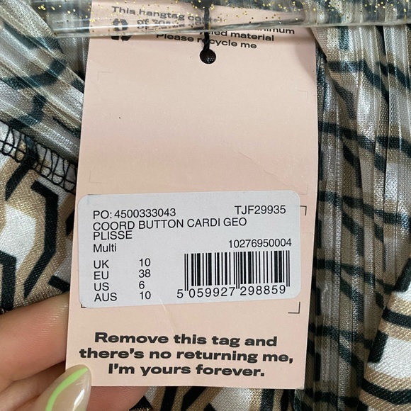 NWT Misguided | Plisse patterned button front blouse - Picture 4 of 4